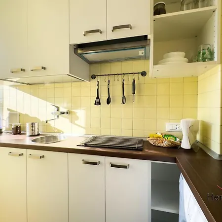 Apartament Beaches 1 Min Away - Free Wifi - Smart Tv - Ac